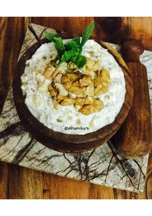 A picture of Kashmiri 'Kashur Muĵi Cxueţ': Walnuts & Radish Chutney.