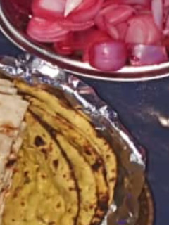 A picture of Vinegar Red onions.
