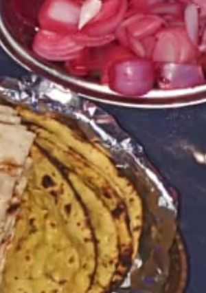 A picture of Vinegar Red onions.