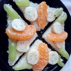 A picture of Fruit Sandwich.