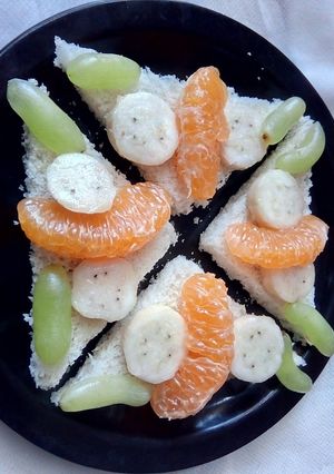 A picture of Fruit Sandwich.