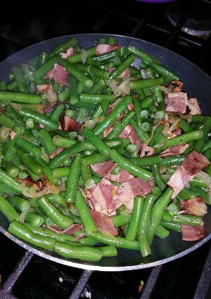 A picture of Savory Green Beans.