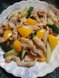 小黃瓜黃椒炒雞肉 的食譜成品照片