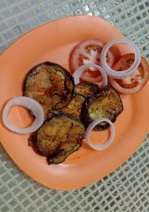 बैंगन भाजा (baingan bhaja recipe in Hindi) रेसिपी मुख्य फोटो