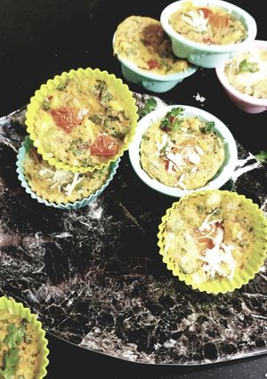चीज़ वेजी मफिन्स (Cheese veggie muffins recipe in Hindi) रेसिपी मुख्य फोटो