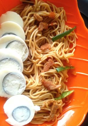 A picture of Bacon and egg spaghetti.