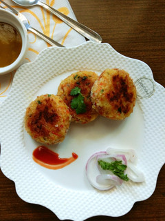 बचे हुए चावल के कटलेट (Bache hue chawal ke cutlet recipe in Hindi) रेसिपी मुख्य फोटो