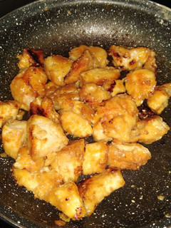 Una foto de Pollo al estilo teppanyaki con sésamo😲
