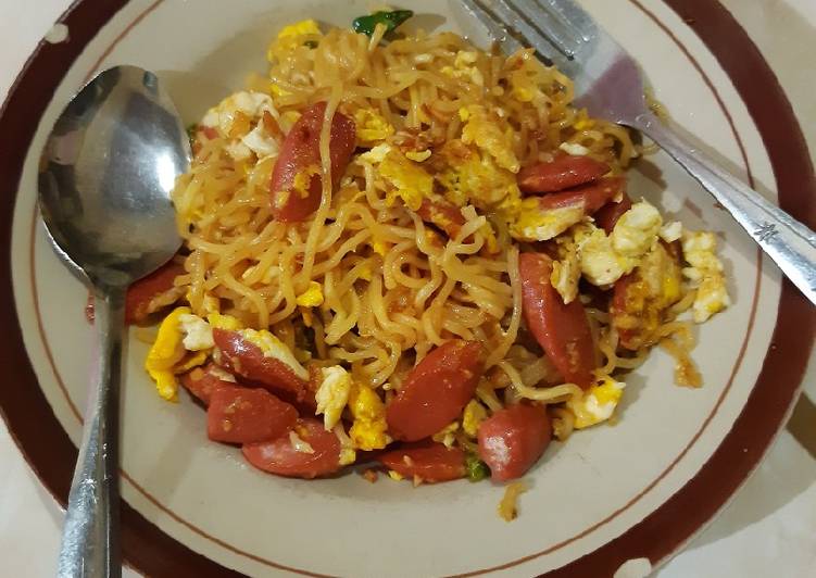 Indomie goreng sosis telor