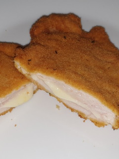 Una foto de San Jacobo de pollo