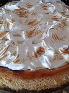 Una foto de Tarta de queso, limón y merengue