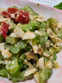 十分鐘上菜-鹹蛋炒苦瓜 的食譜成品照片