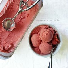 A picture of Strawberry Frozen Yogurt.