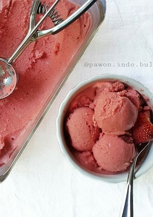 A picture of Strawberry Frozen Yogurt.