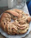 Rosca de Pascua de avena trenzada rellena de pastelera y pasas