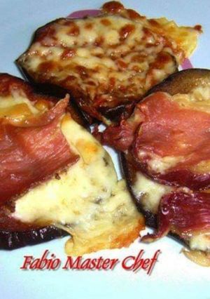 Foto di Medaglione di Melanzane Arrostite con Speck, Scamorza Affumicata