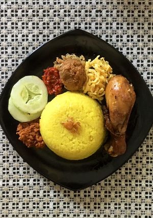 Foto resep Nasi kuning magicom #antiribet