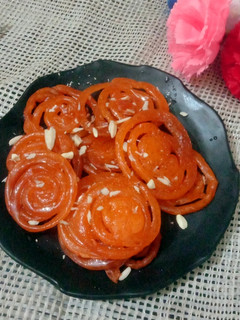 झटपट जलेबी (Jhatpat Jalebi Recipe in Hindi) रेसिपी मुख्य फोटो