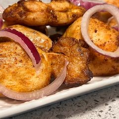 A picture of Sumac chicken bites.