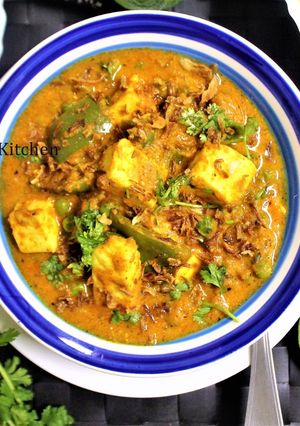 A picture of Cheesy Matar Paneer.