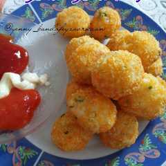 A picture of Bola-Bola Nasi.