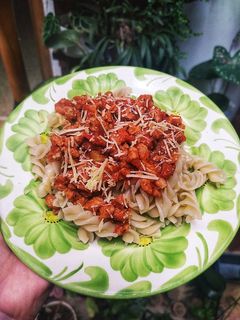 Una foto de Pasta boloñesa vegetariana/ Veg Bolognese pasta
