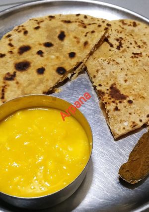 A picture of Makuni or sattu paratha.