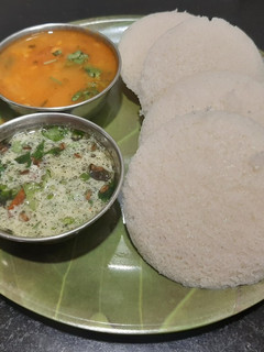 A picture of Idli Sambar.