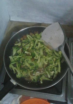 Foto resep tumis brokoli kikil ala-ala anak kosan😘😘