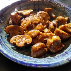 A picture of Chicken Marsala.