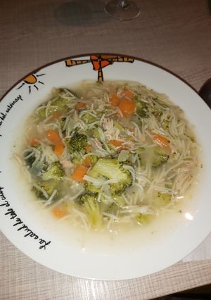 Una foto de Caldo de pavo y verduras