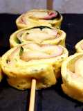 Rotolini di frittata con zucchine grigliate, prosciutto cotto e