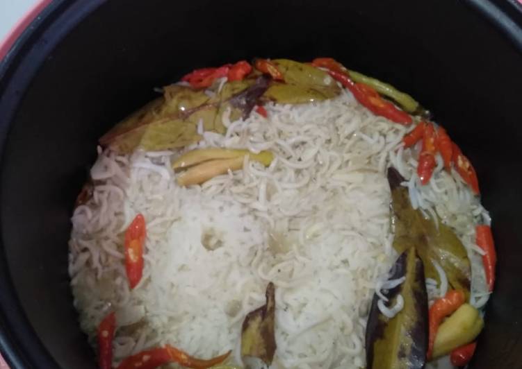Nasi Liwet Teri Medan (Rice Cooker/Magicom)