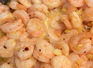 Una foto de Camarones al mojo de ajo