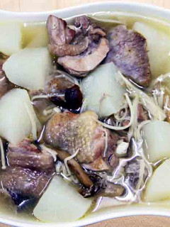 【厚生廚房】蘿蔔芋頭雞湯 的食譜成品照片