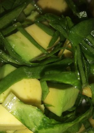 A picture of Spinach Avocado 🥑 Salad.