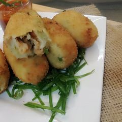 A picture of Stuffed chicken n cheese crouqettes #CookpadRamadan.
