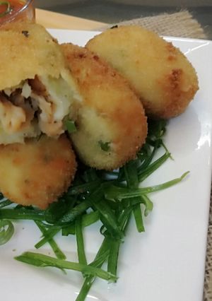 A picture of Stuffed chicken n cheese crouqettes #CookpadRamadan.