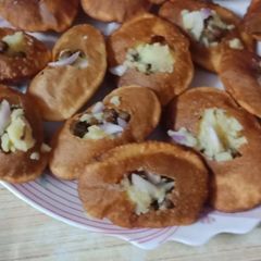 A picture of Masala golgappa.