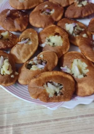 A picture of Masala golgappa.