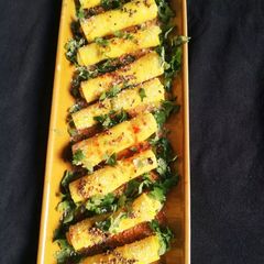 A picture of Khandvi.