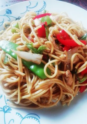 Una foto de Tallarín saltado tipo chifa casero
