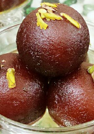 A picture of Gulab Jamun.