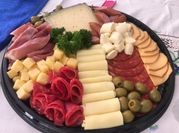 Una foto de tablas de carnes