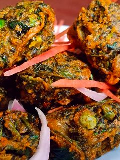 मेथी साग के पकौड़े (methi saag ke pakode recipe in Hindi) रेसिपी मुख्य फोटो