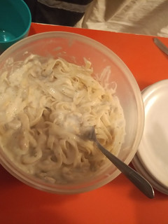 Una foto de Fideos con salsa blanca y champiñones