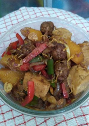Foto resep Bola Daging Kentang Tahu Masak Kecap dengan Paprika