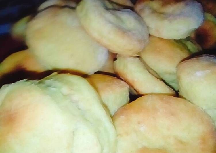 Bizcochos veganos de mayo de acquafaba, cúrcumayharina leudante
