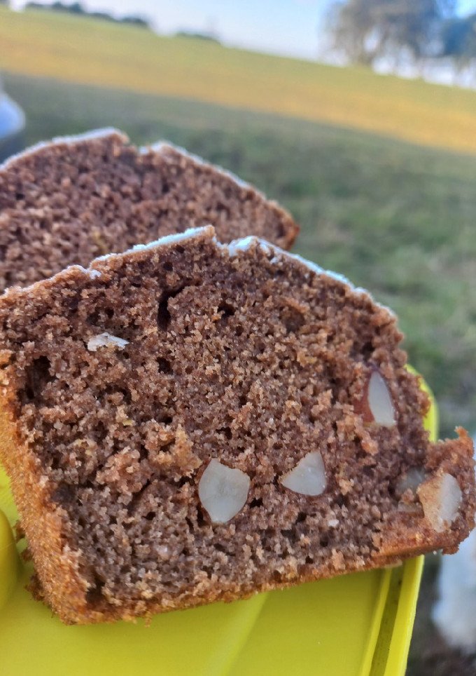 Una foto de Budín integral de chocolate y almendras sin azúcar