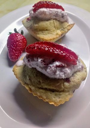 Una foto de Budincitos de Queso Crema y Frutillas